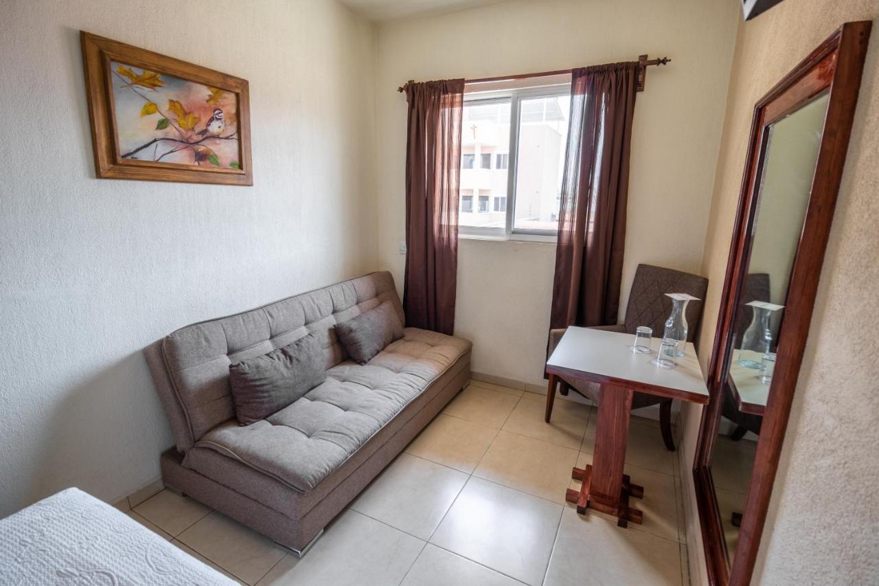 Hotel Casa Garatusa Yuriria Экстерьер фото