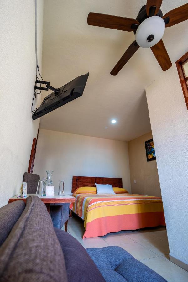 Hotel Casa Garatusa Yuriria Экстерьер фото