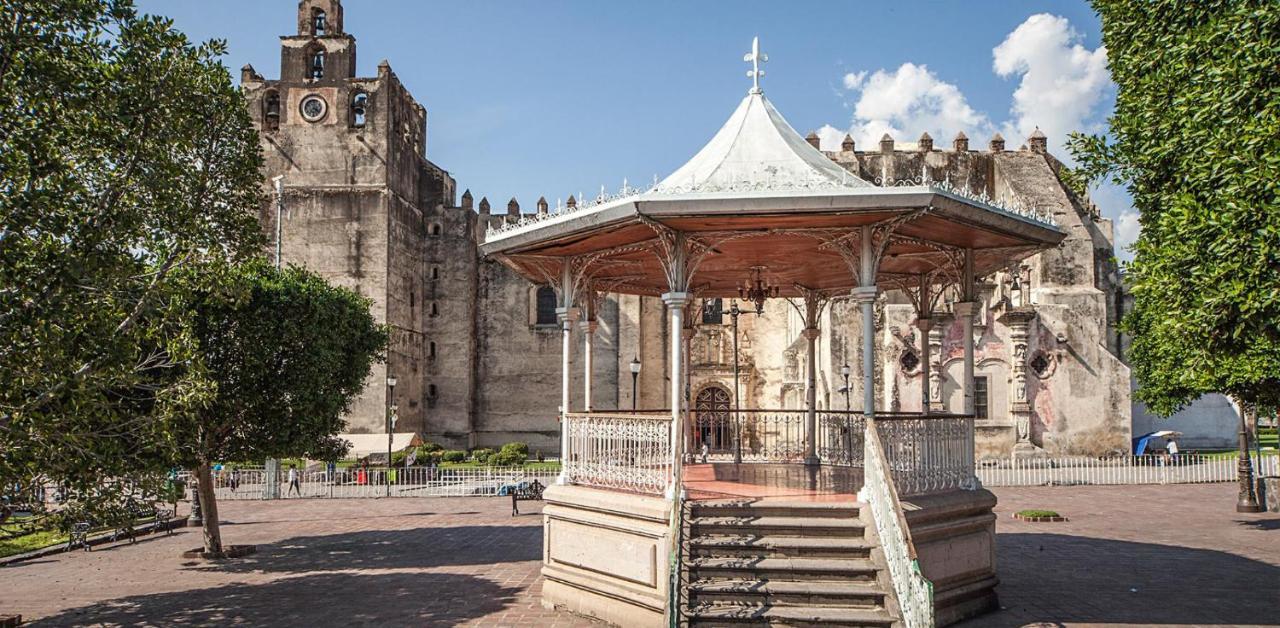 Hotel Casa Garatusa Yuriria Экстерьер фото